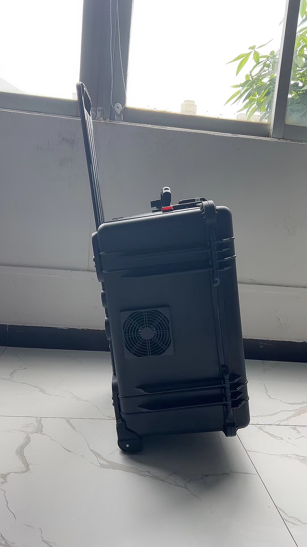 渝水手拉箱型移动通信干扰器